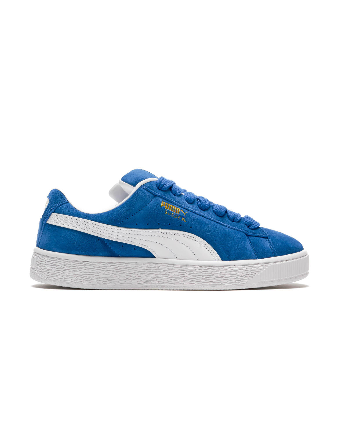 White suede 2024 puma sneakers